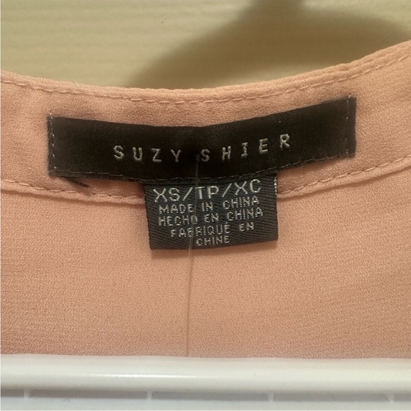 🛍️6/$25 NWT Suzy Shier light coral top - Picture 2 of 5